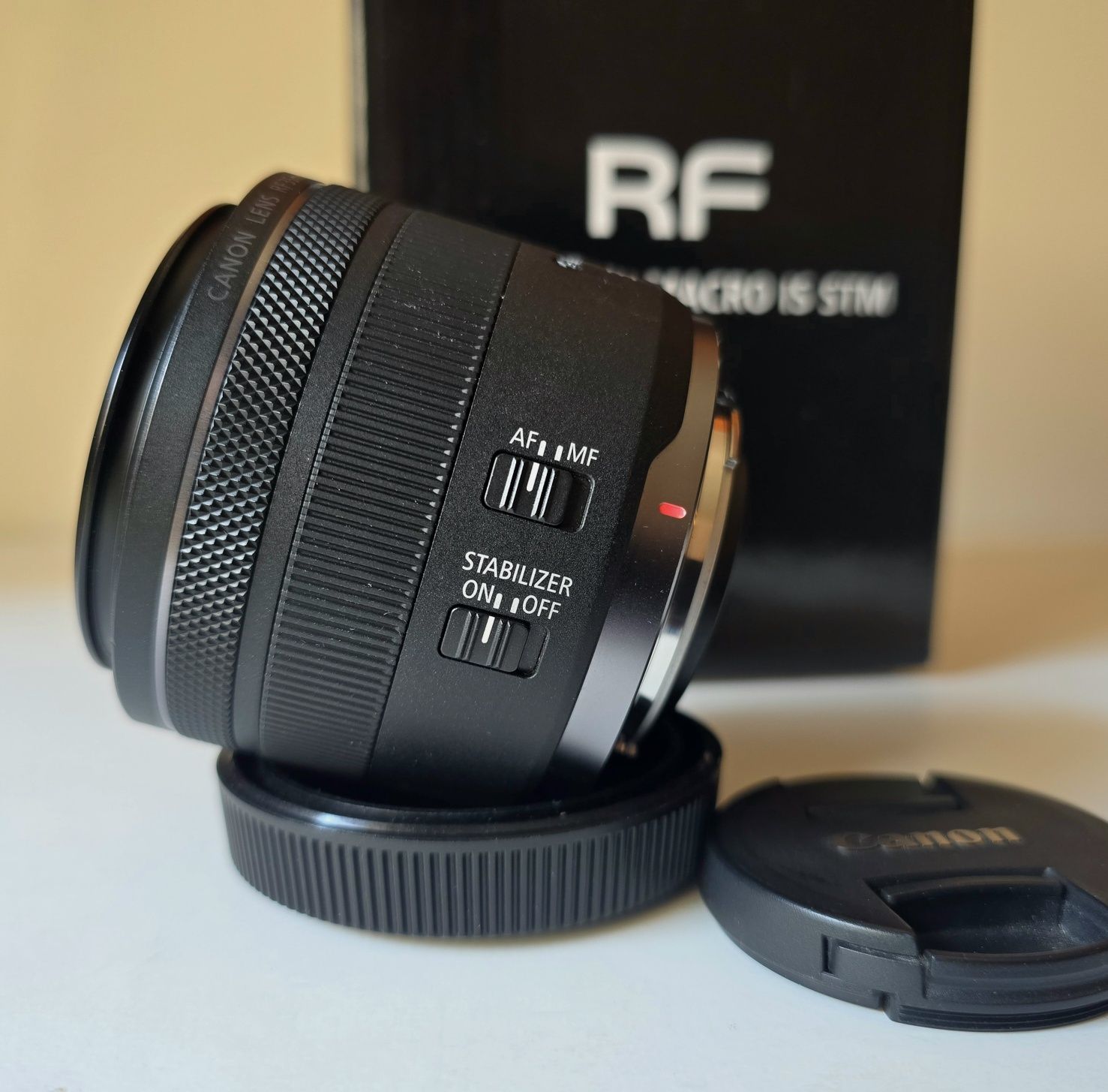 Canon RF 35mm F1.8 MACRO IS STM