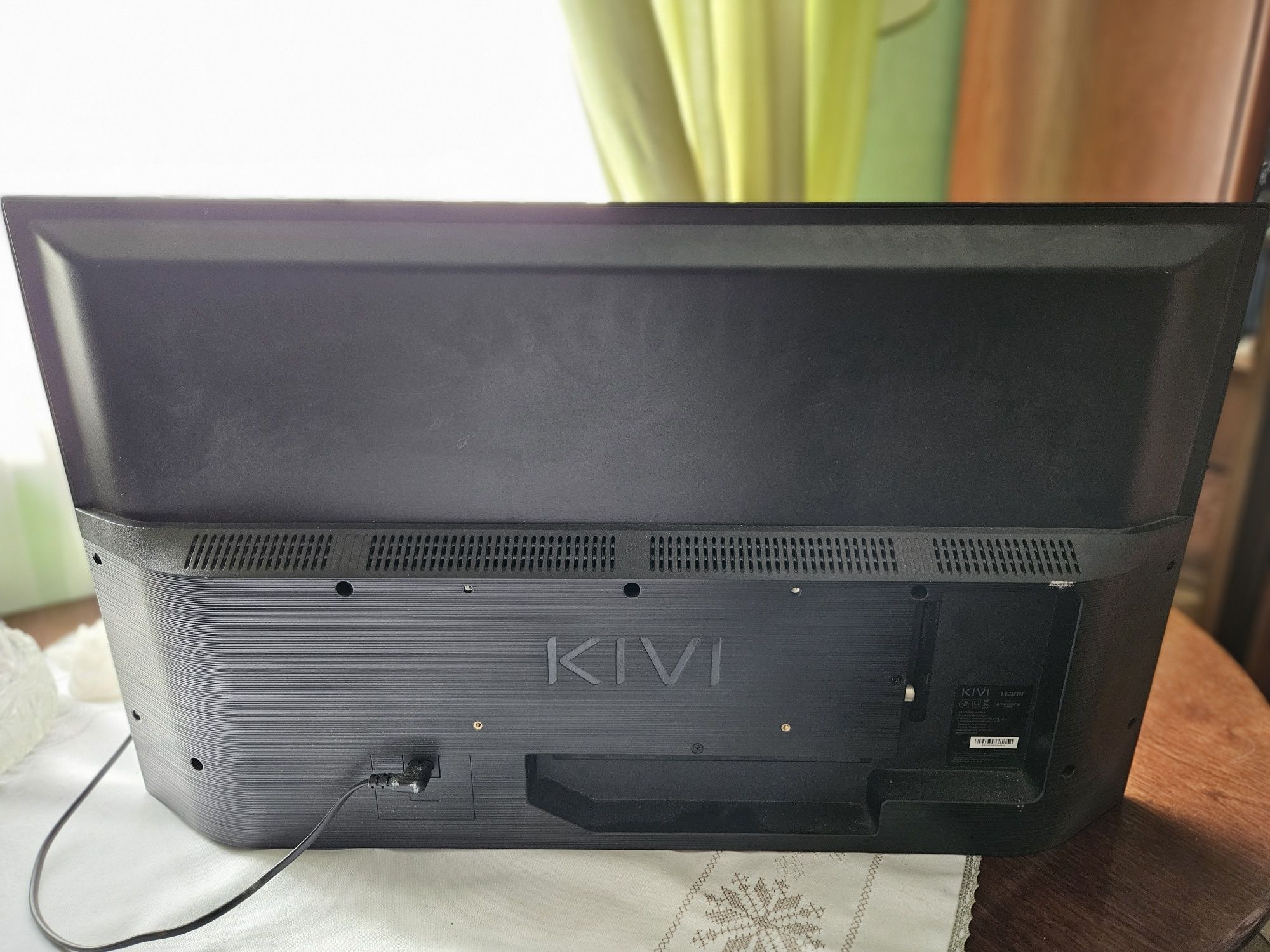 Телевізор KIVI 32'. Розбита матриця.