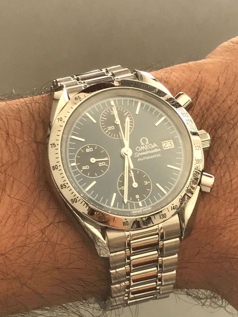 Omega Speedmaster date cronógrafo. (39 mm)