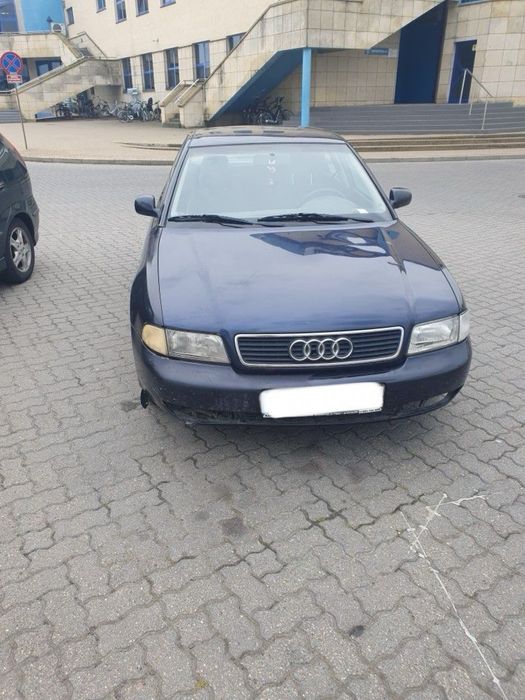 Audi A4 B5 przed lift 1.6 benzyna kolor granatowy kod LZ5L na części