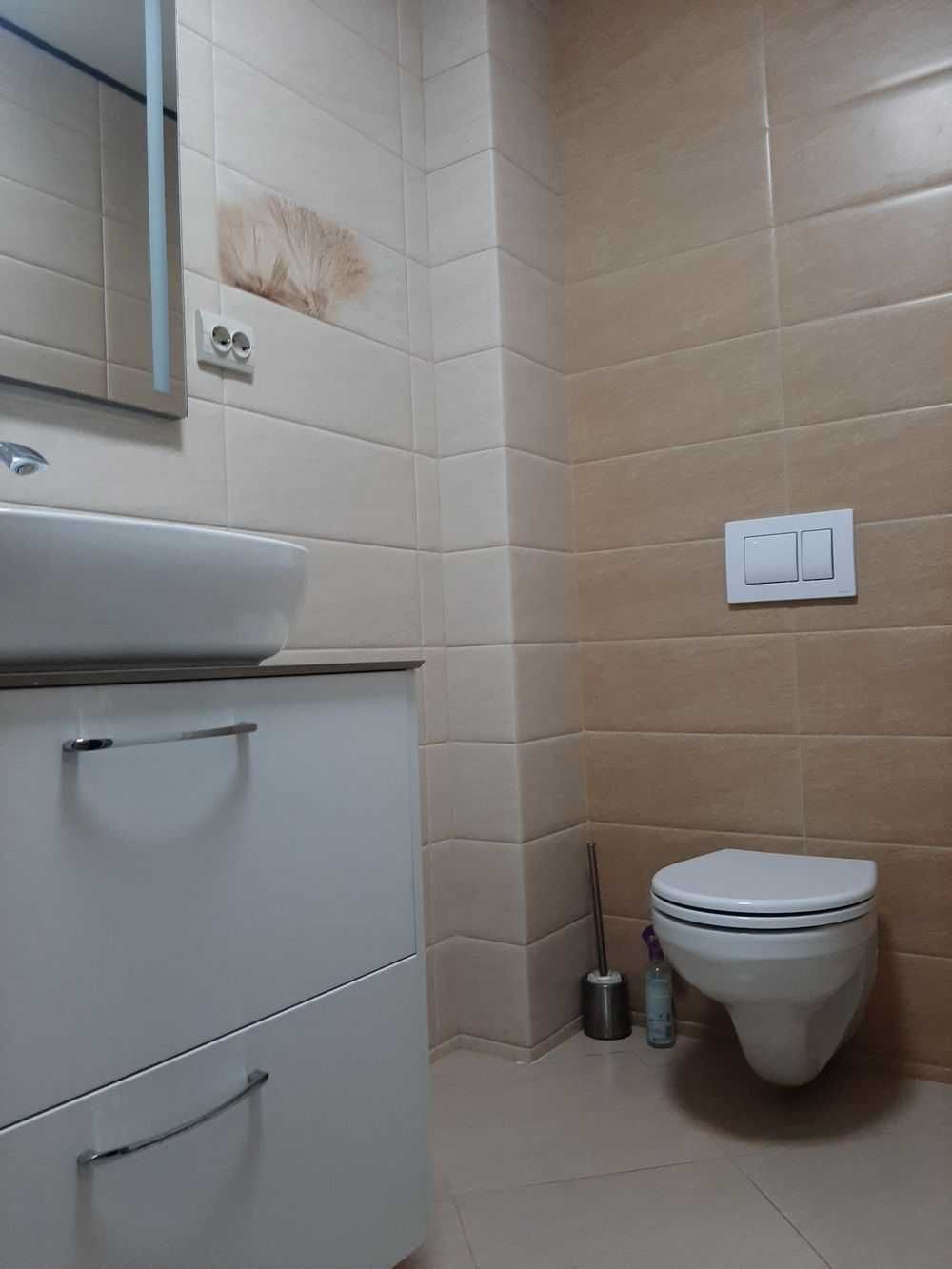 Продам видову двокімнатну квартиру з ремонтом у с.Н. Петрівці Ватутіна