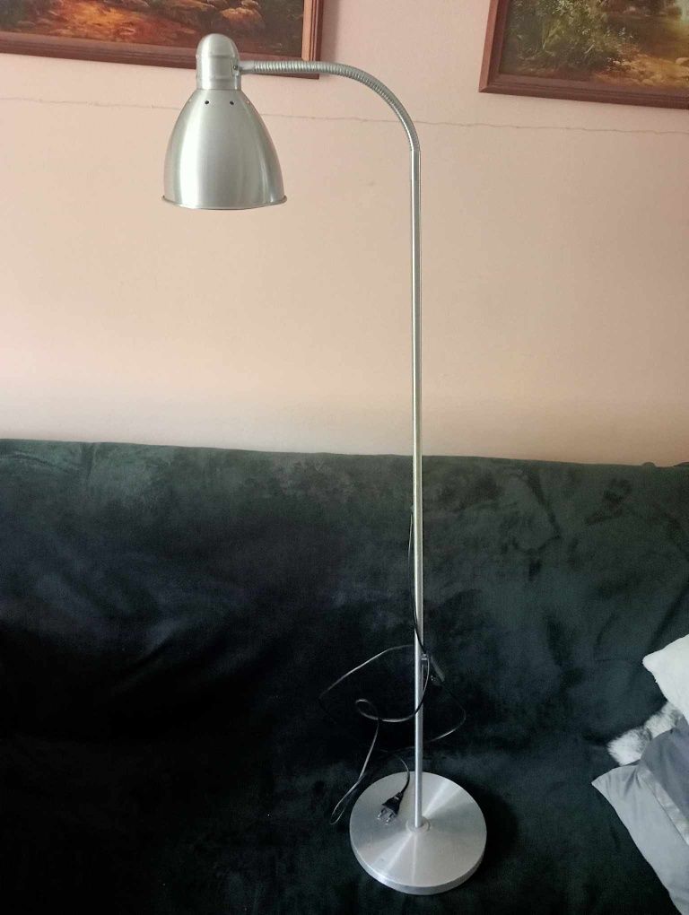 Lampa Ikea stojąca