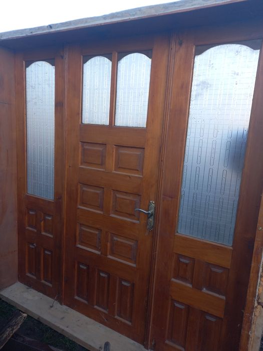 Продаються двері