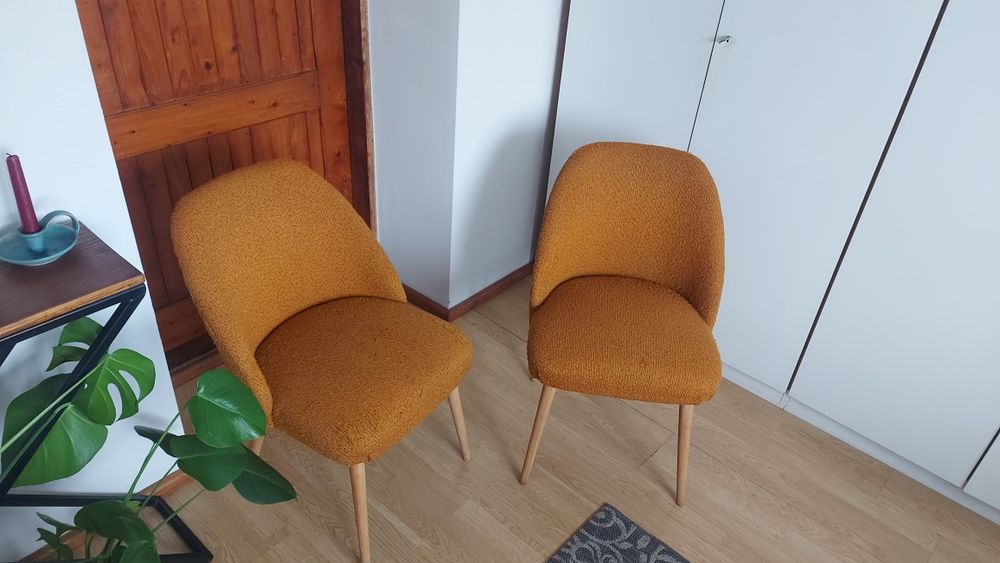 Komplet dwóch tapicerowanych Krzeseł lata 70te