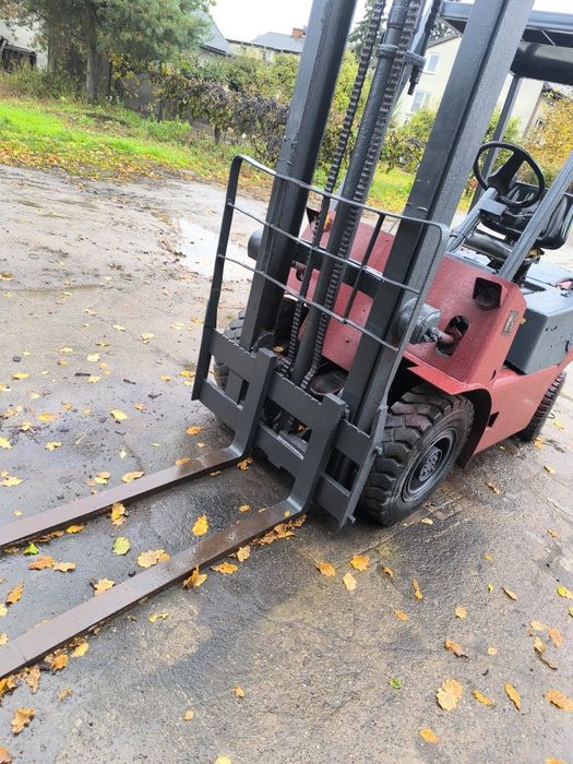 Wózek widłowy Bułgar 2,5 t uszkodzony