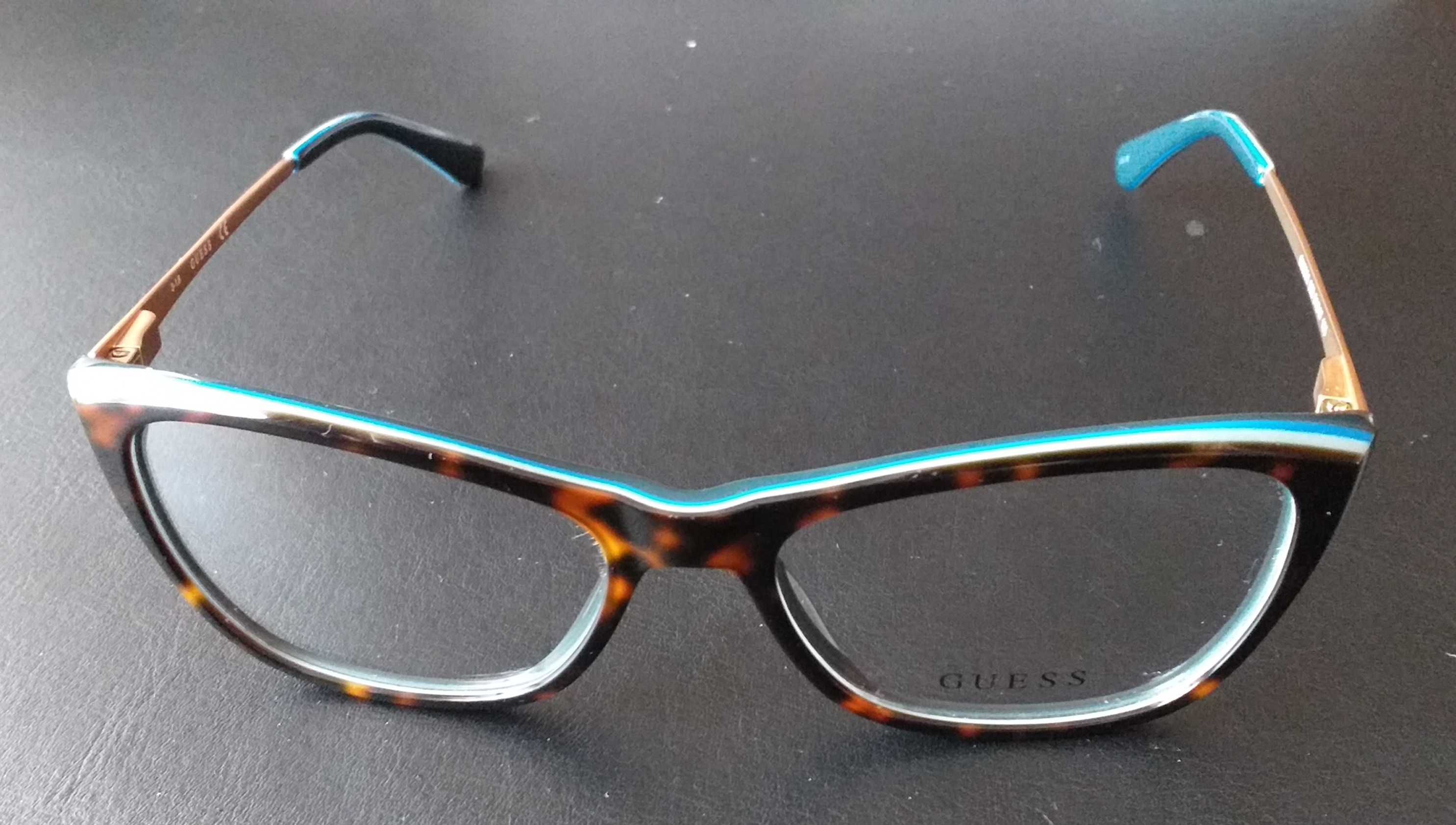 damskie okulary marki GUESS