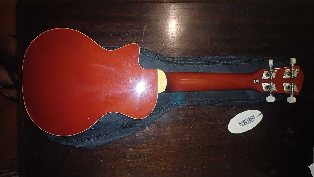 Ukulele Soprano Harley Benton  eletro-acústico + cordas AnueAnue