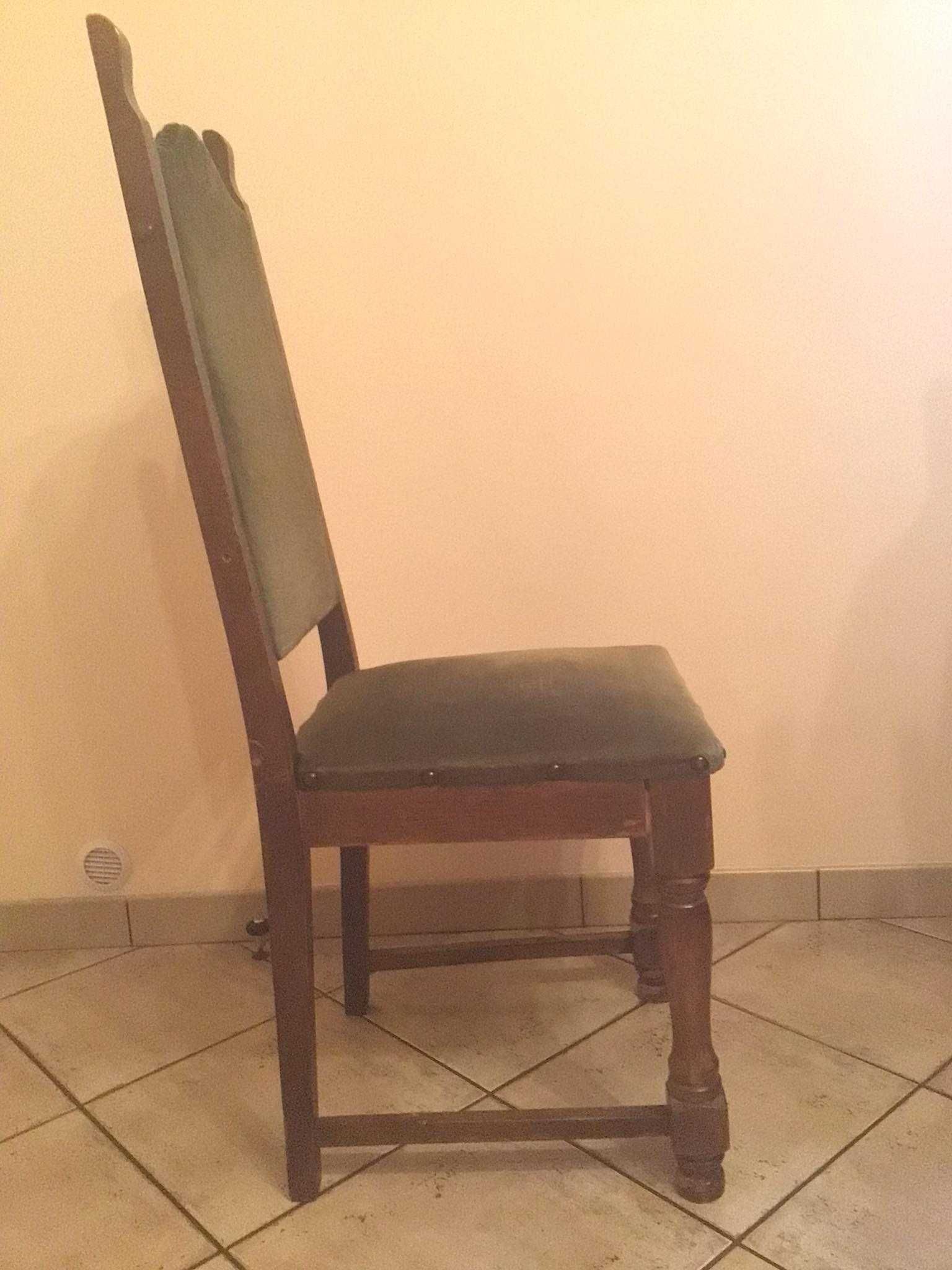 Krzesła w dawnym stylu