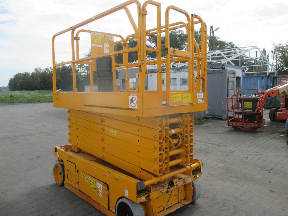 Podnośnik nożycowy zwyżka Genie GS4047 uszkodzony