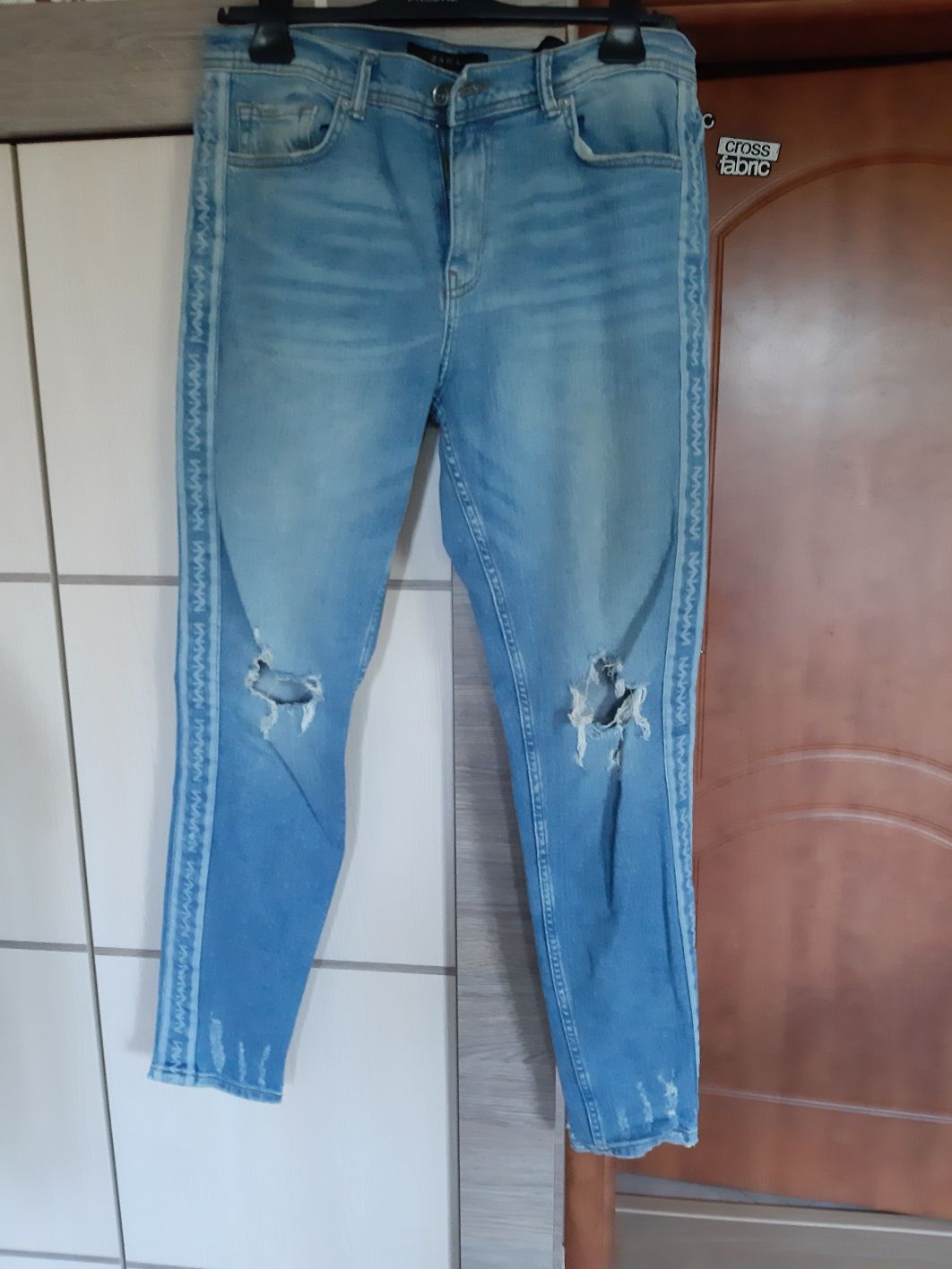 Spodnie Zara Man jeans 46 XL slim męskie błękit lampasy dziury kolekcj