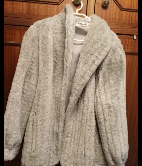 Lindo casado de pele sintética cinzento nunca usado