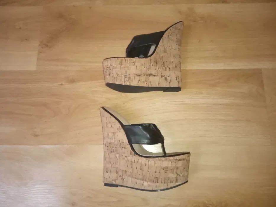 124/ OD RĘKI 40 sexy klapki impreza zabawa czarne japonki koturn 17cm