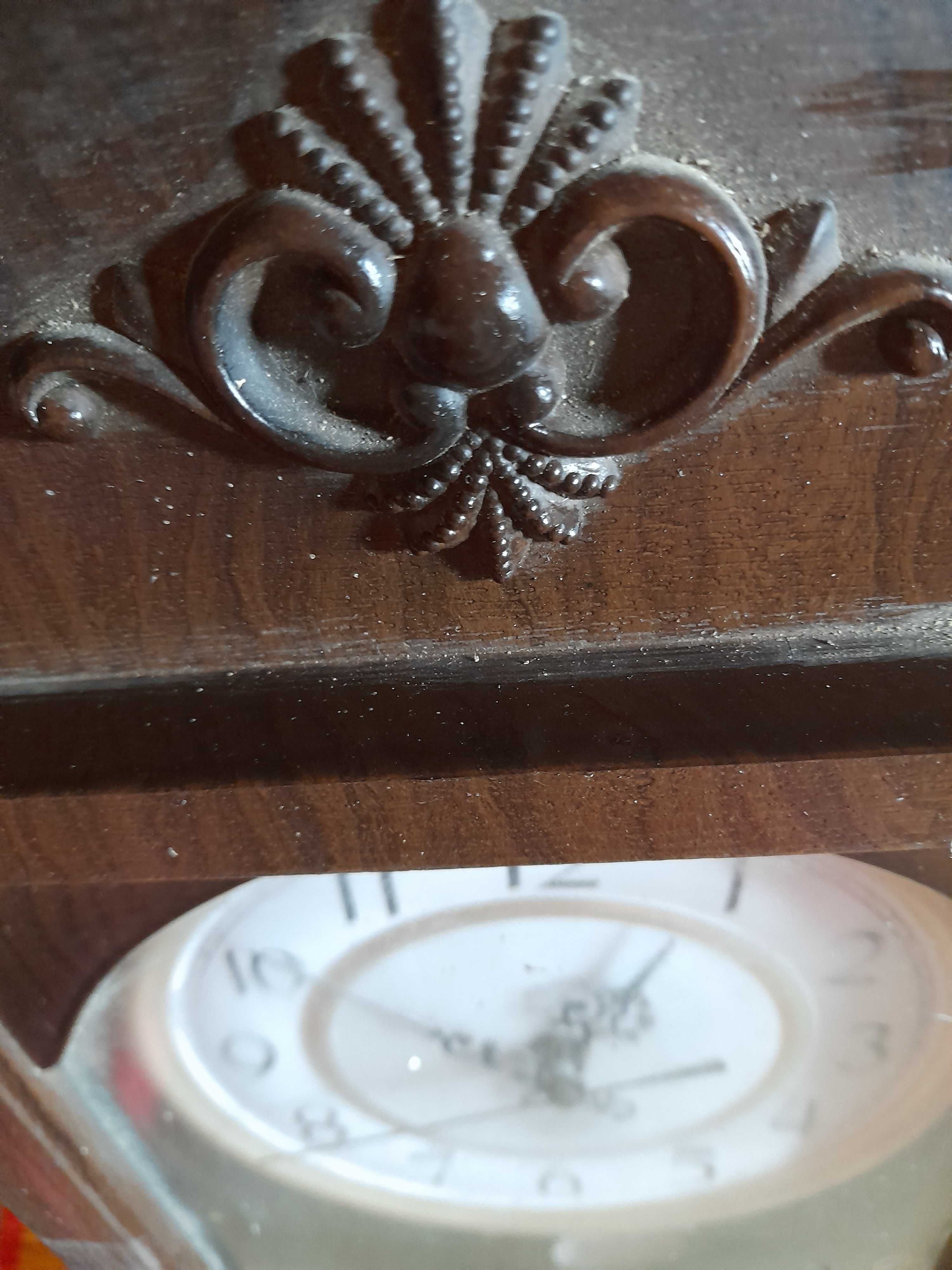 Relógio de pêndulo antigo