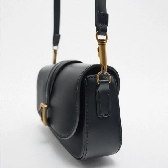 Mala Zara Crossbody Preta com Fivela – NOVA (sem etiqueta)