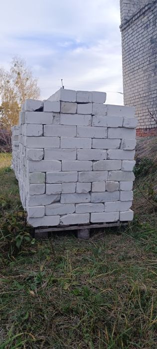 Цегла силікатна б.у.
Насипом чи на п