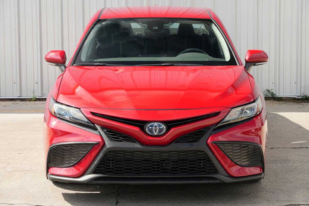 Toyota Camry      2023