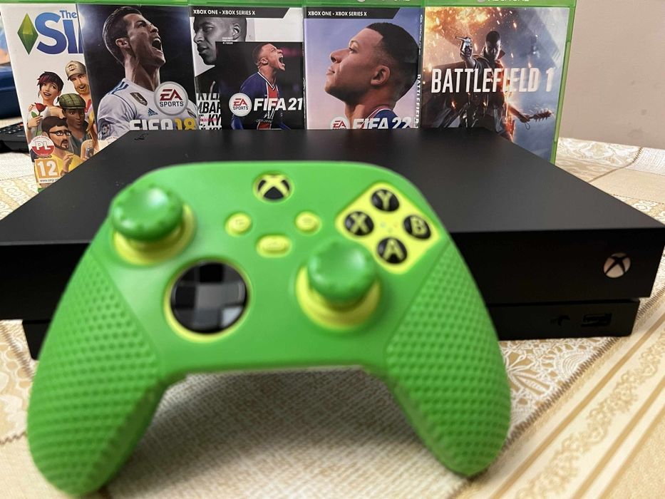 Sprzedam XBOX One X 1Tb+5gier