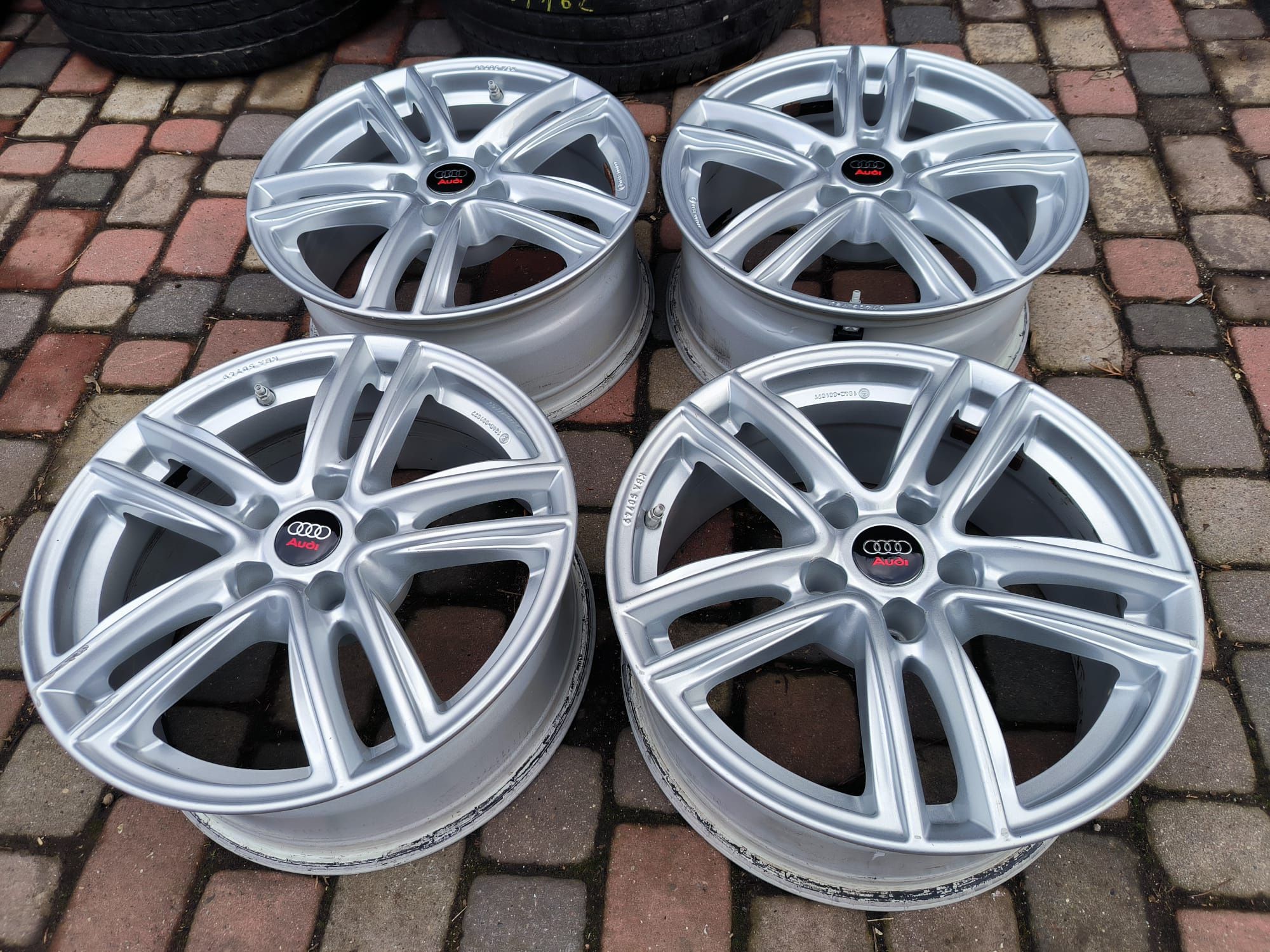 Felgi aluminiowe 17 Audi A3 A4 A5 A6 Q3 Q5 5x112