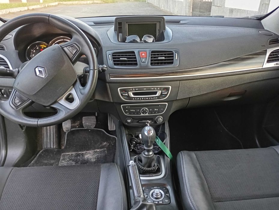 Megane 2011 venda por motivo de viajem