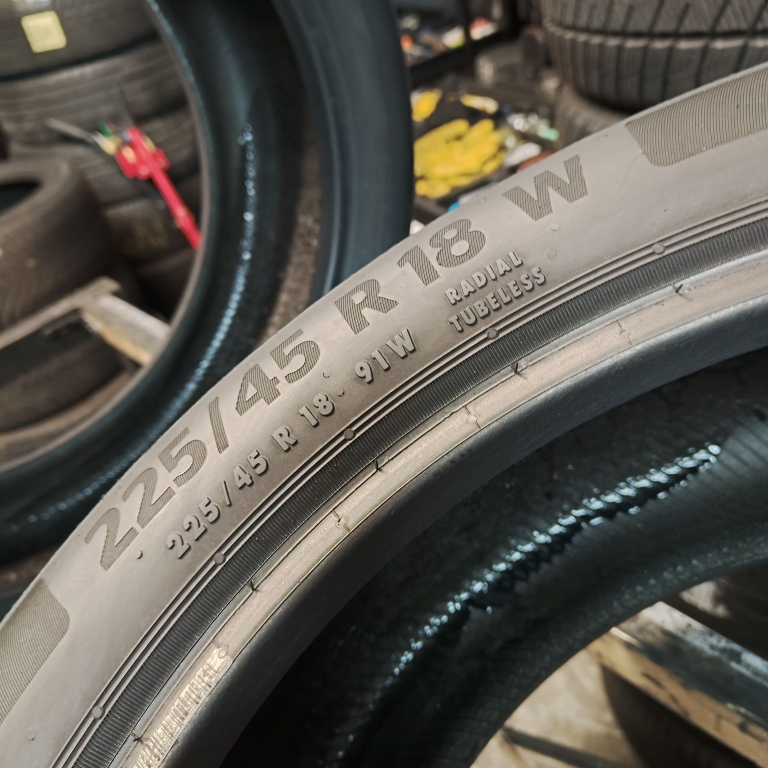 225/45/18 Sprzedam parę opon letnich Continental
