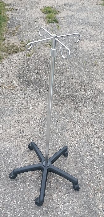 Stojak na kroplówki z kołkami Timago