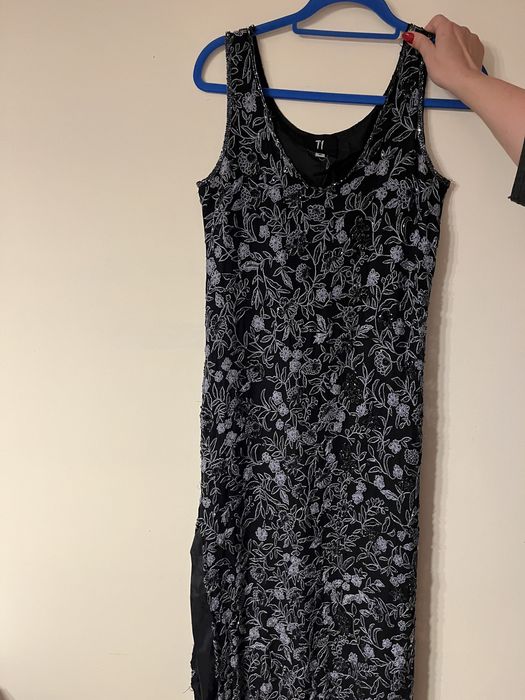 Długa sukienka z rozcięciem