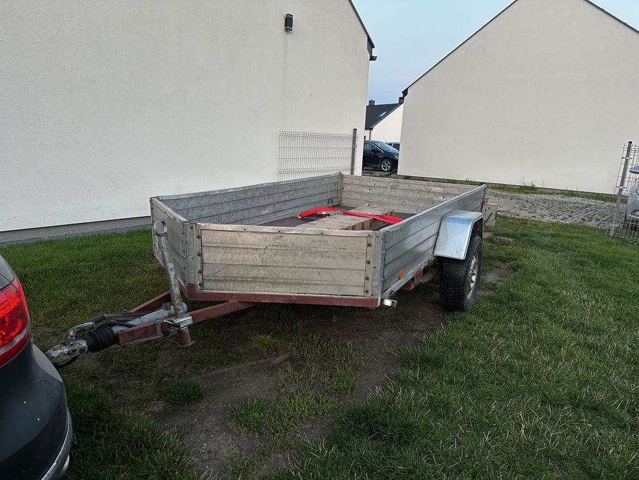 Przyczepka samochodowa. Wzmocniona