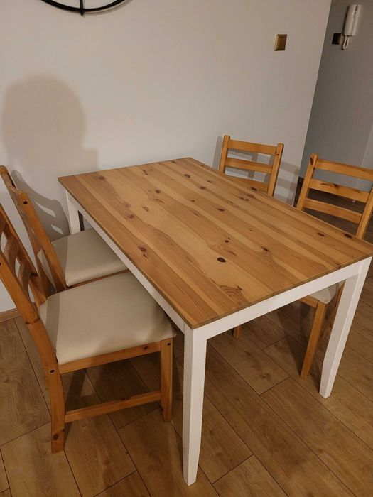 Stół i 4 krzesła rezerwacja