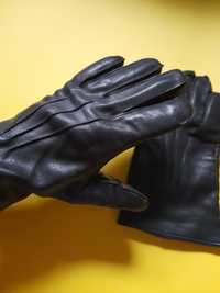 Rękawiczki ze skóry naturalnej.
