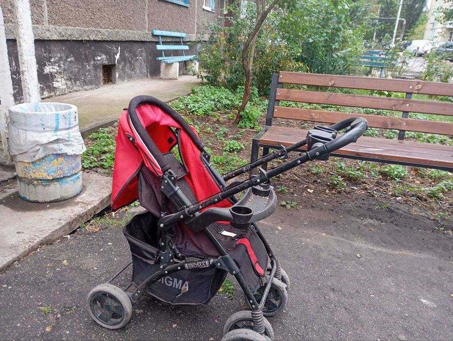 Отдам символически коляску