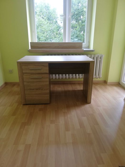 Biurko wraz z półką sprzedam.