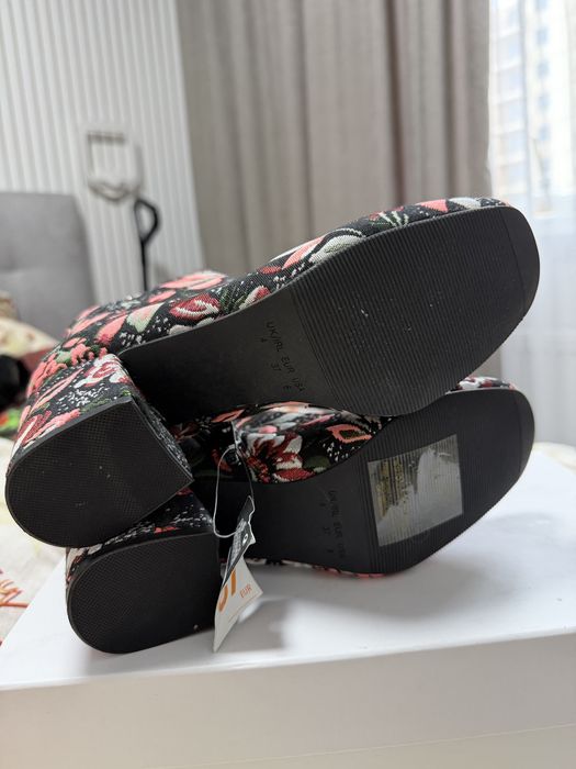 Продам нові ботинки