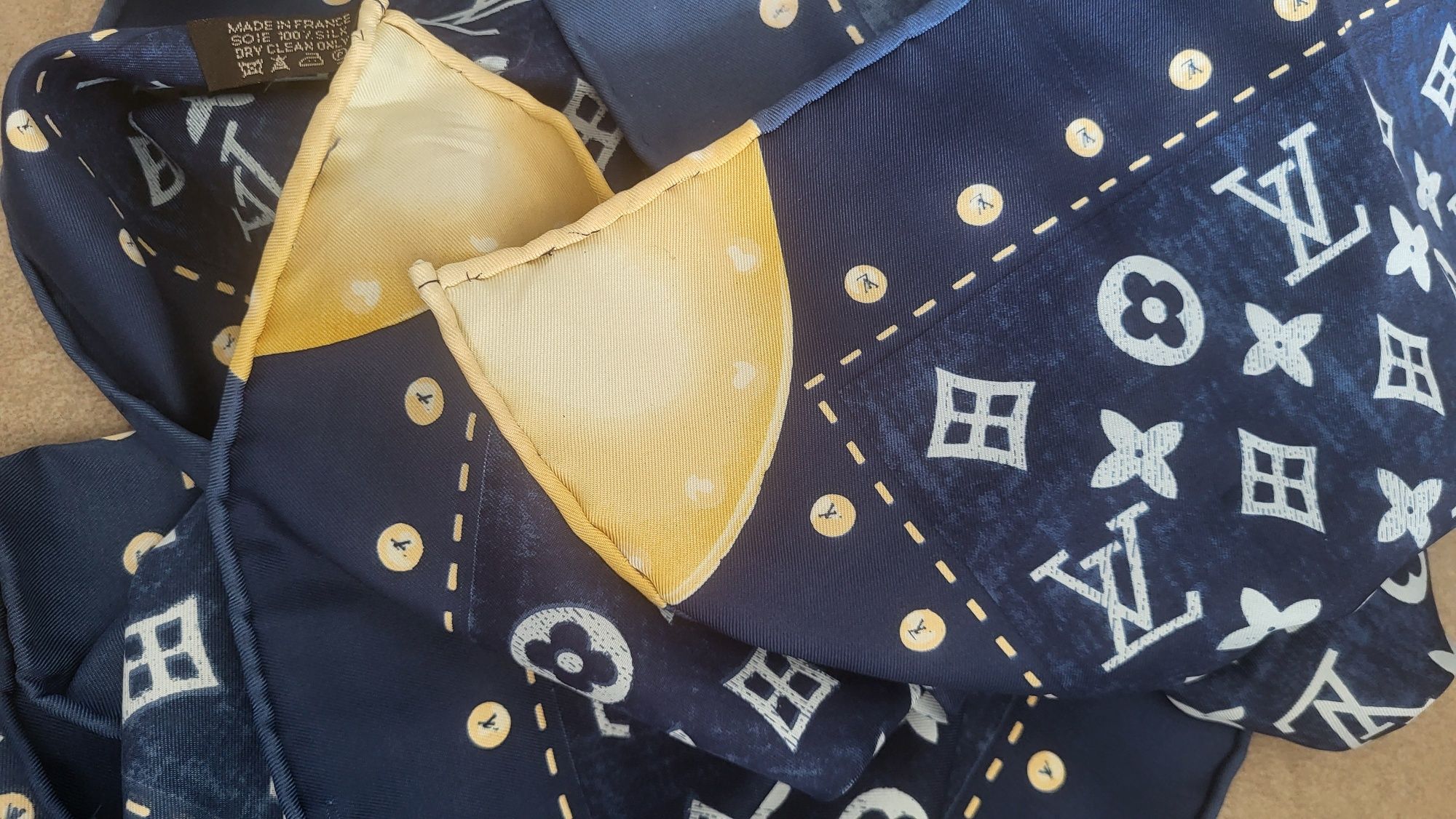 Louis Vuitton duża chusta apaszka jedwabna