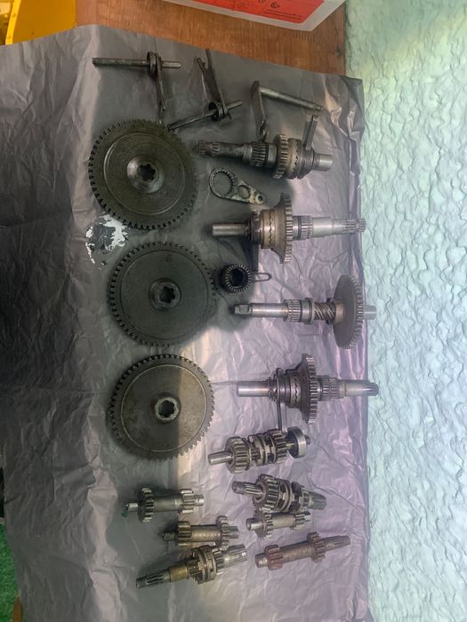 Привідні вали, вали коробки, шестерні, куліси до мопеду Верховина