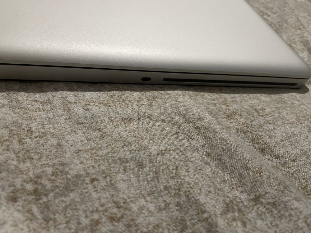 macbook pro 17 2011