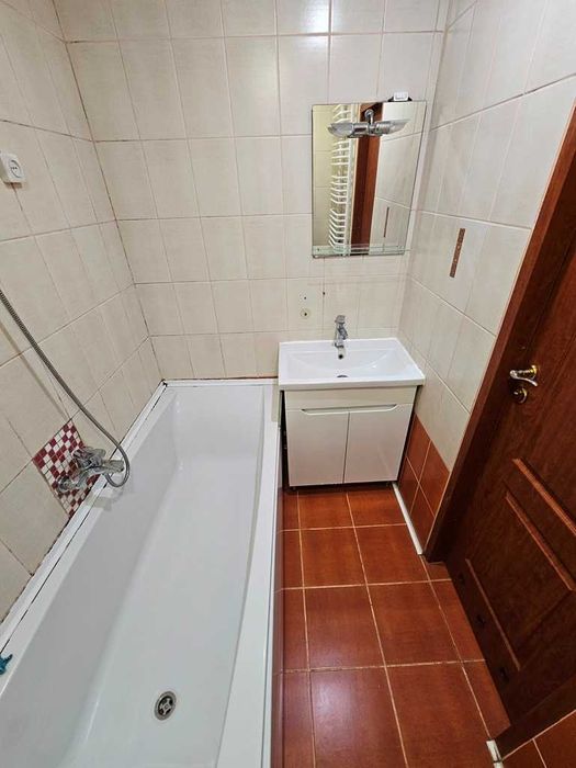 Житлова двокімнатна квартира з меблями та власним опаленням...