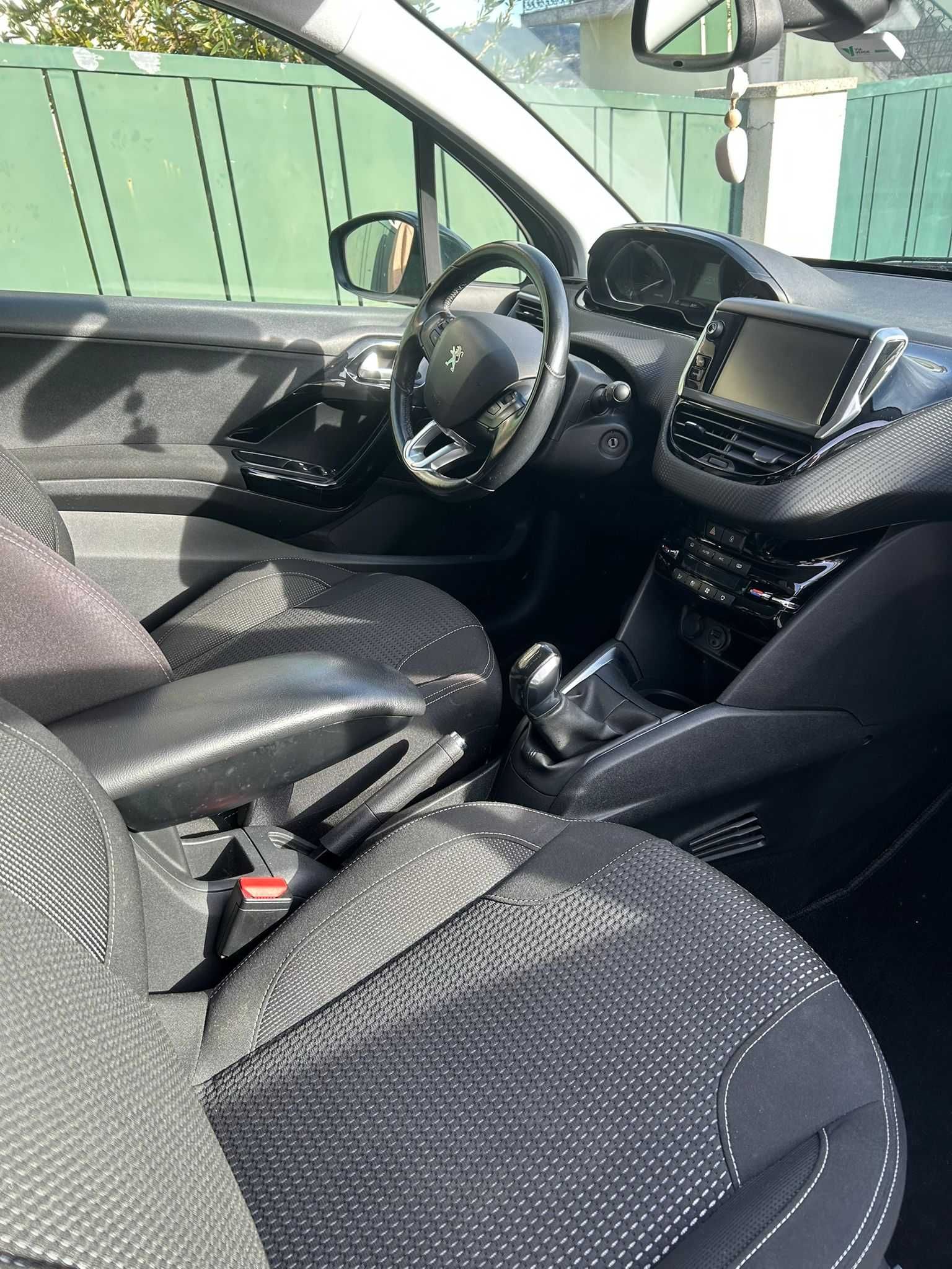 Peugeot 208 1.2 PureTech Allure | 8500€