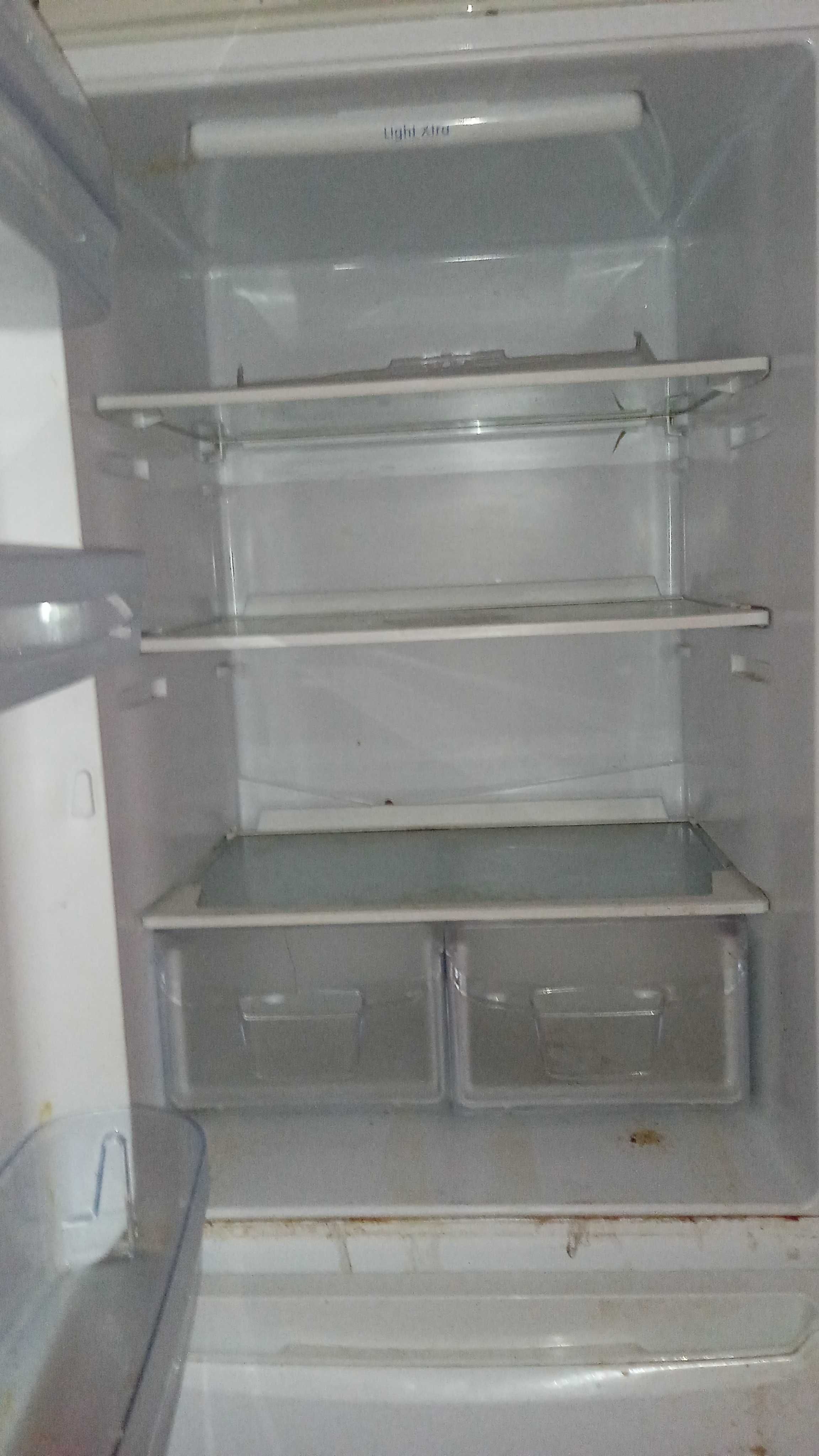 Lodówka    Indesit