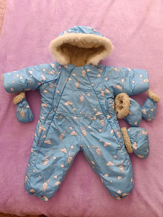 Одяг для хлопчика( Зимові комбінезони,кофти ,штанів ,чоловічки )