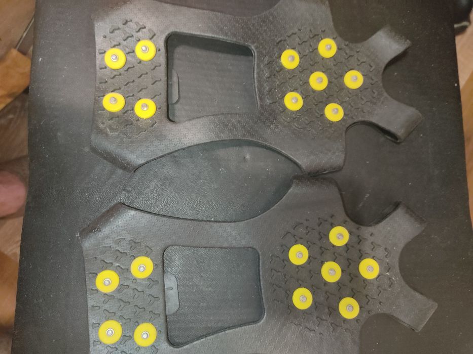 Накладки взуття проти голольоду.