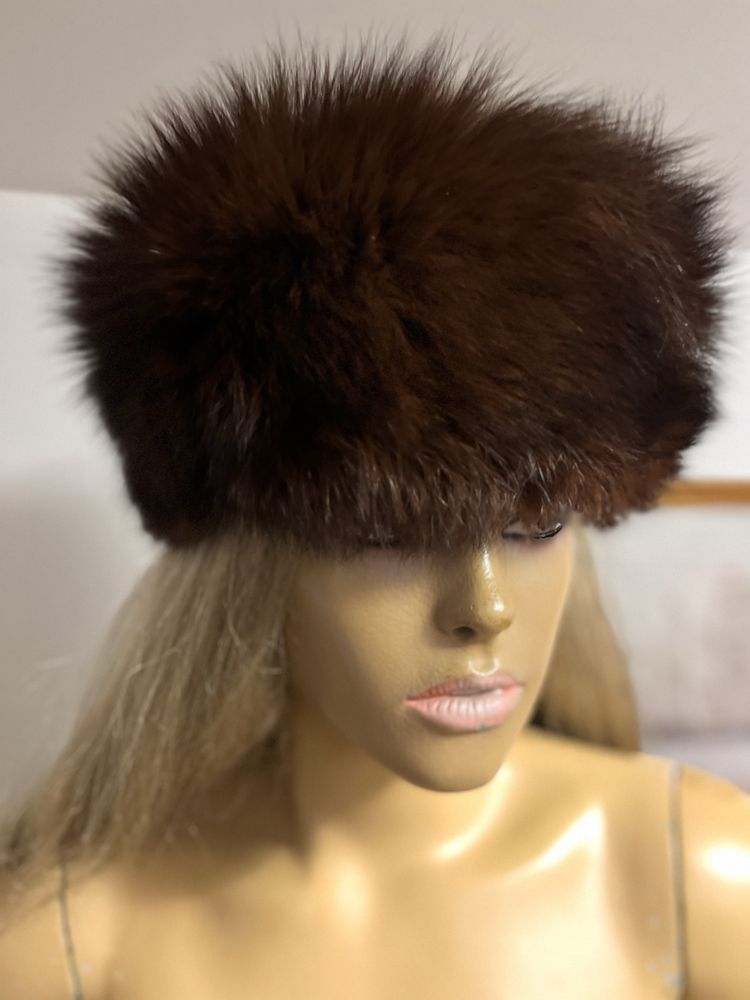 Czapka z lisa toczek S płaska brąz futro naturalne 55 cm