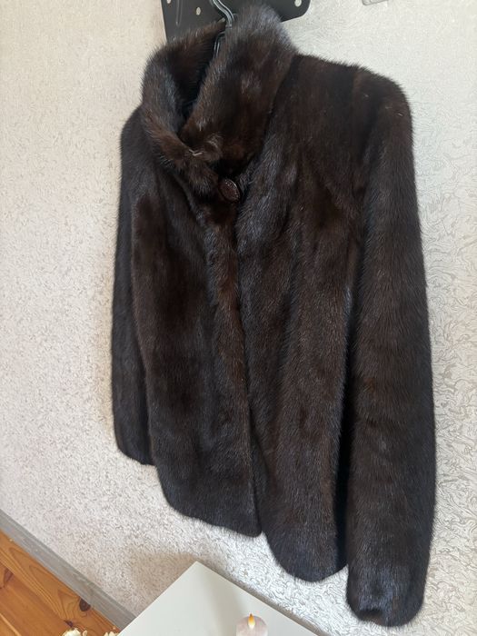 Продам норкову шубу