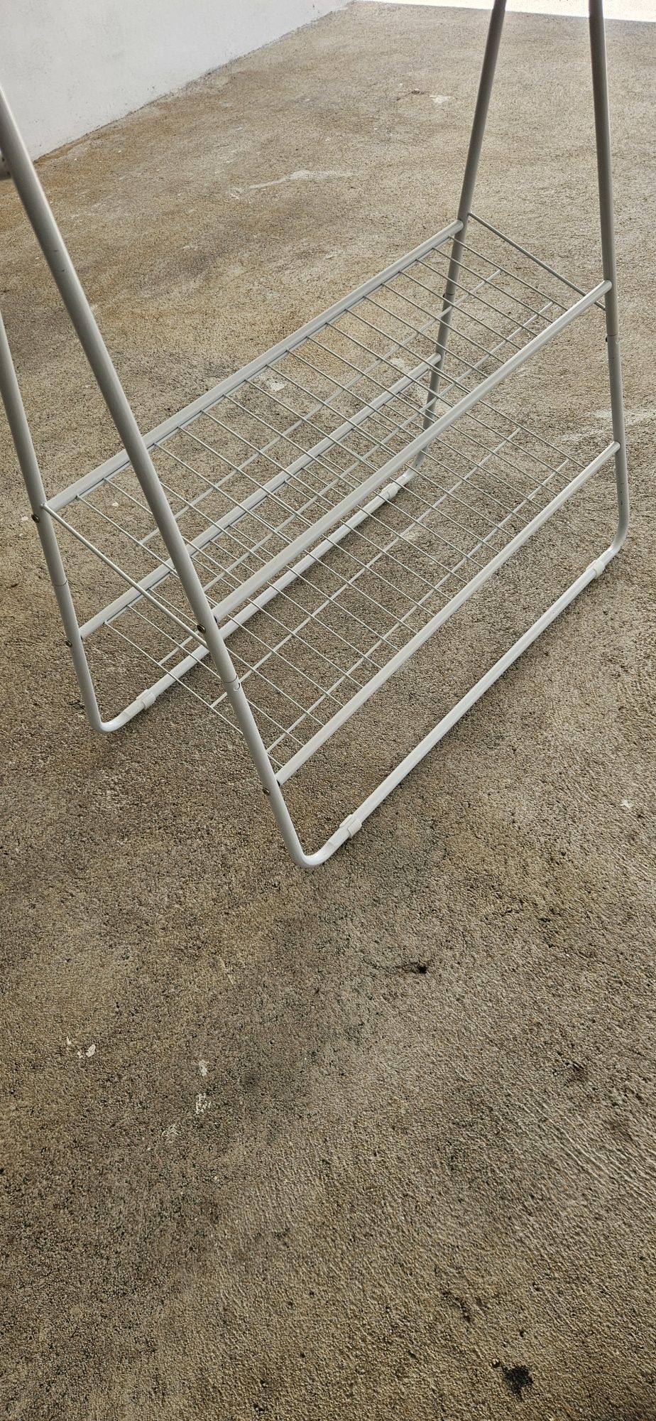 Bengaleiro com parteleiras para calçado