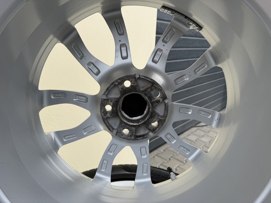 Продам диски з резиною Kia R18 5:114.3 235:60