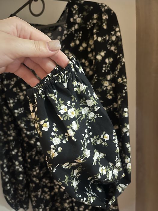 Шикарна сукня святкова у квіточку