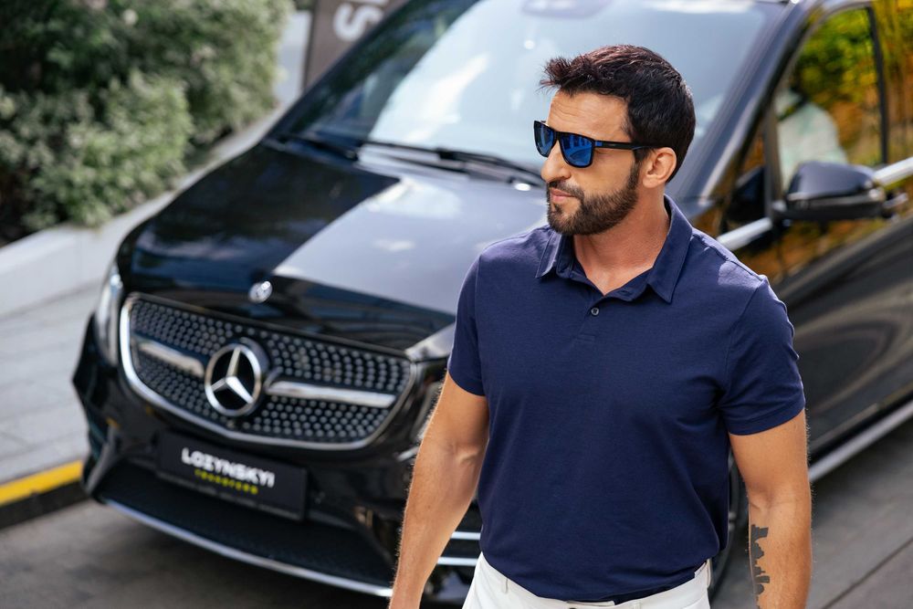 Комфортні поїздки на Mercedes. Індивідуальні трансфери та перевезення.