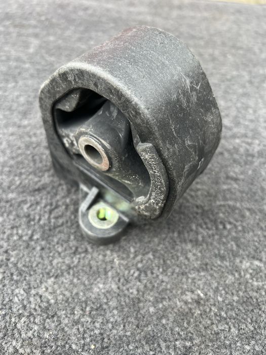 Подушка двигуна задня honda civic