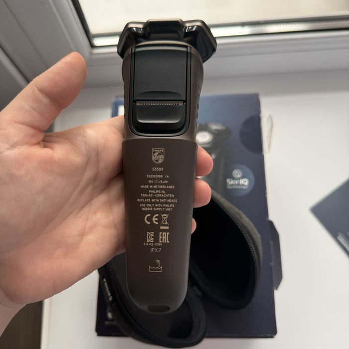 Чоловіча бритва Philips
