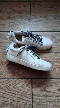 Białe adidasy# sznurowane buty sportowe