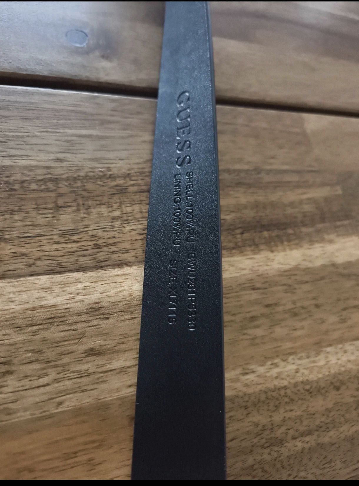 Cinto novo com etiqueta, original da Guess,pequeno defeitos nos furos
